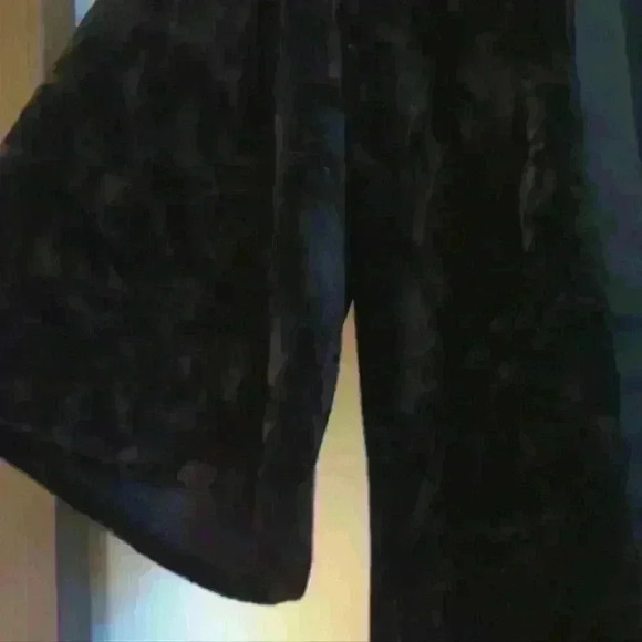 🌴2/$25🌴NOISY MAY | Black Velour Elbow Length  Sleeve Cardigan Size XSmall - Picture 4 of 4